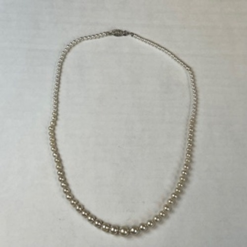 Vintage Graduated Faux Pearl Necklace Cream White Filigree Clasp 17 Inch Wedding